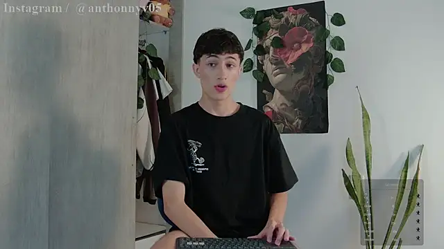 Snapshot of anthonny_05 chatting on September 27, 9:15 am anthonny 05 online show from September 27, 9:15 am