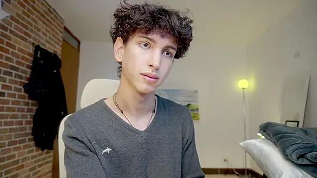 Snapshot of boream chatting on October 31, 1:30 pm boream online show from October 31, 1:30 pm