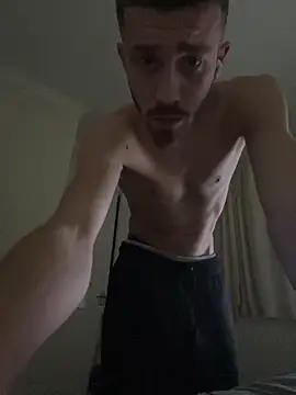 Snapshot of Johnclips2 chatting on December 15, 4:51 am Johnclips2 online show from December 15, 4:51 am