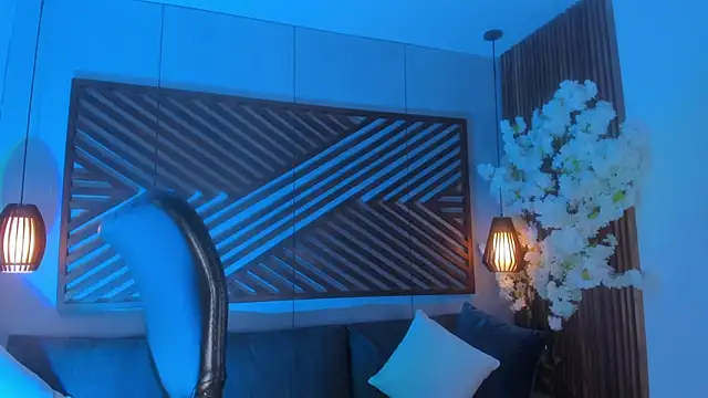 B Wild online show from October 30, 3:38 am