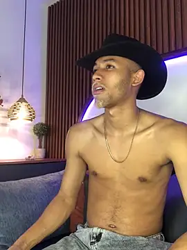 B Wild online show from November 4, 4:05 am