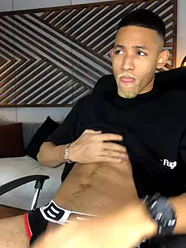 B Wild online show from October 17, 4:16 am