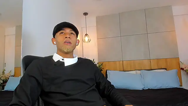 B Wild online show from April 9, 3:30 am