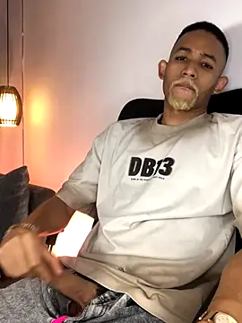 B Wild online show from October 11, 4:02 am