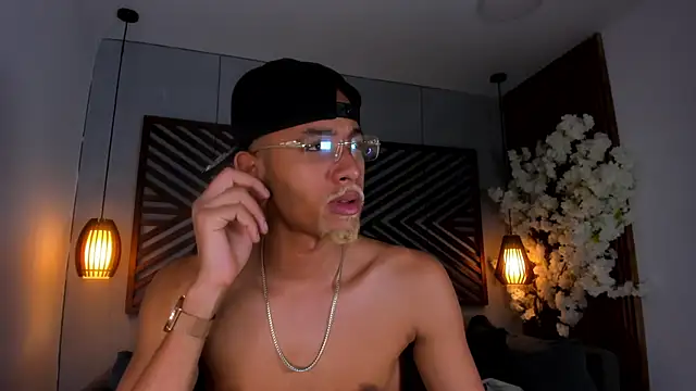 B Wild online show from October 22, 3:50 am