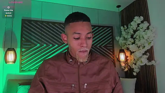 B Wild online show from November 2, 3:22 am