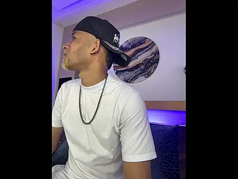 Snapshot of B_Wild chatting on February 11, 4:23 am B Wild online show from February 11, 4:23 am