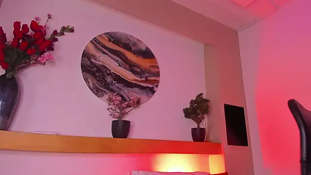 Snapshot of B_Wild chatting on February 25, 4:23 am B Wild online show from February 25, 4:23 am