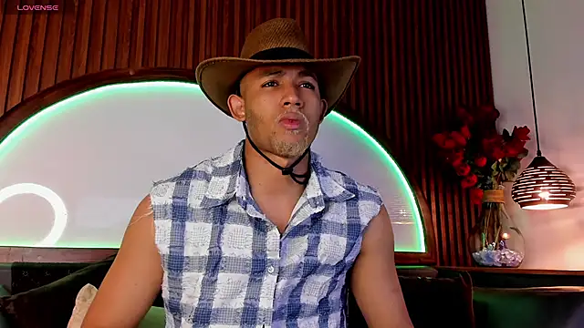B Wild online show from June 3, 3:51 am