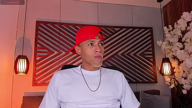 B Wild online show from November 5, 3:42 am