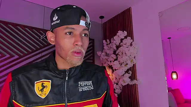 B Wild online show from December 2, 3:52 am