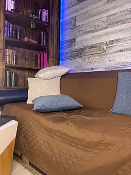 Snapshot of B_Wild chatting on February 8, 3:48 am B Wild online show from February 8, 3:48 am