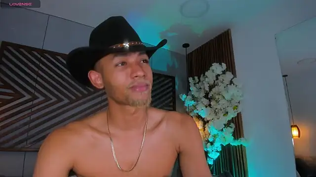 B Wild online show from October 29, 3:38 am