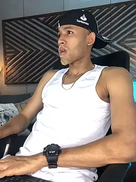 B Wild online show from October 21, 4:12 am