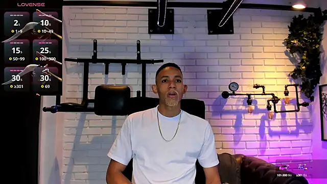 B Wild online show from September 24, 3:46 am