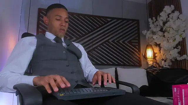 B Wild online show from October 25, 4:00 am