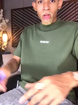 B Wild online show from October 16, 4:10 am