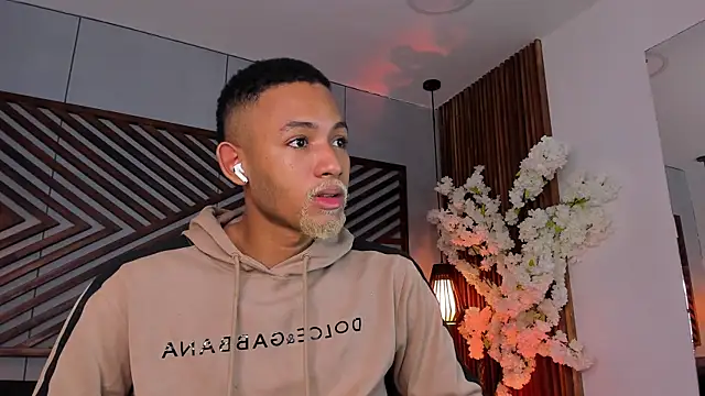 B Wild online show from April 12, 3:32 am