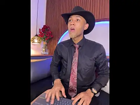 B Wild online show from March 13, 3:55 am