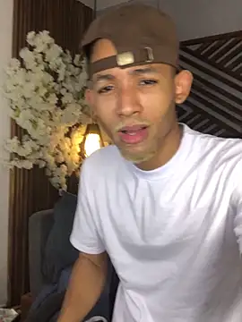 B Wild online show from October 8, 3:41 am