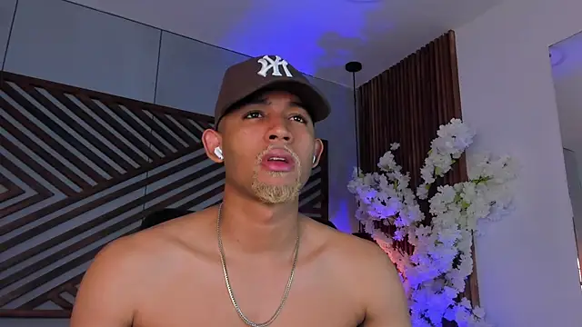 B Wild online show from April 10, 4:30 am