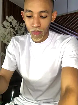 B Wild online show from November 1, 3:46 am