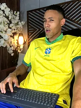 B Wild online show from November 14, 3:43 am