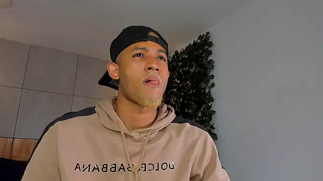 B Wild online show from March 12, 3:34 am