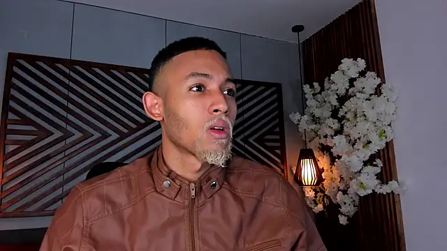 B Wild online show from November 20, 3:40 am