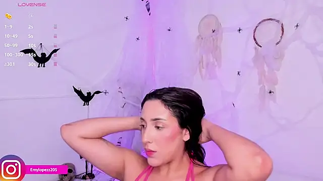 Emylopezz online show from October 25, 8:20 pm