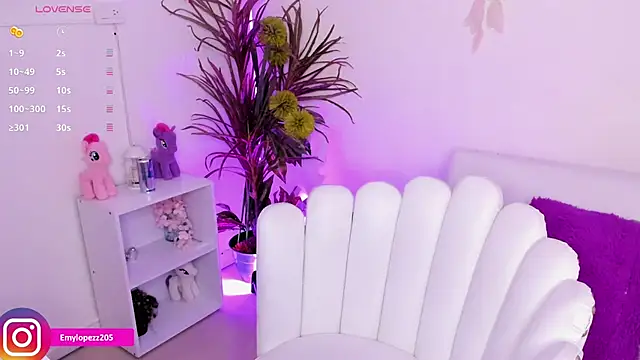 Emylopezz online show from November 30, 2:40 pm