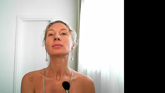 Snapshot of Paevoa chatting on October 13, 7:32 am Paevoa online show from October 13, 7:32 am