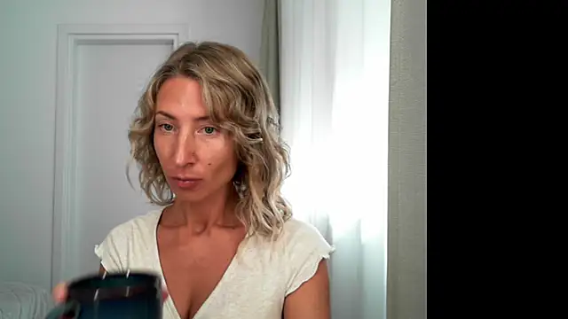 Snapshot of Paevoa chatting on October 21, 9:52 am Paevoa online show from October 21, 9:52 am