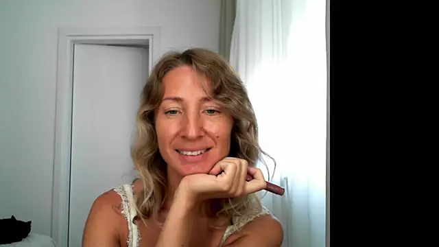 Snapshot of Paevoa chatting on September 21, 9:25 am Paevoa online show from September 21, 9:25 am