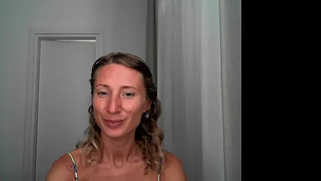Snapshot of Paevoa chatting on September 27, 2:45 pm Paevoa online show from September 27, 2:45 pm