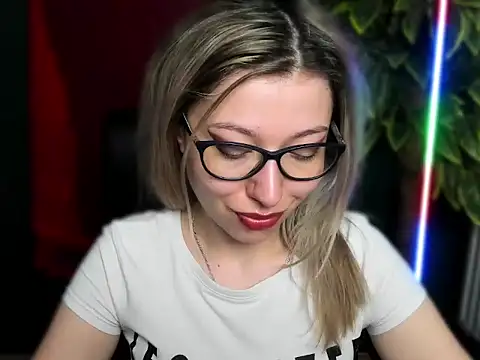 loveHeidi online show from April 14, 4:39 am