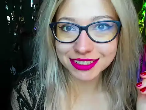 Snapshot of loveHeidi chatting on October 15, 4:44 am loveHeidi online show from October 15, 4:44 am