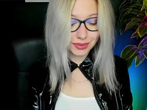 Snapshot of loveHeidi chatting on September 18, 4:26 am loveHeidi online show from September 18, 4:26 am