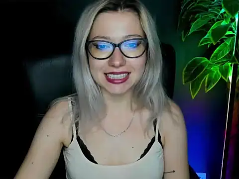 Snapshot of loveHeidi chatting on September 17, 4:58 am loveHeidi online show from September 17, 4:58 am