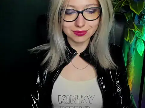 Snapshot of loveHeidi chatting on September 29, 6:20 am loveHeidi online show from September 29, 6:20 am