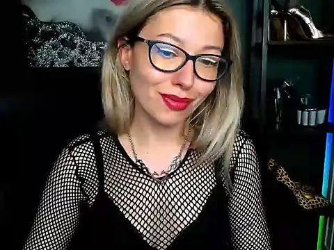 Snapshot of loveHeidi chatting on July 20, 8:00 am loveHeidi online show from July 20, 8:00 am
