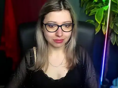 loveHeidi online show from March 31, 4:25 am