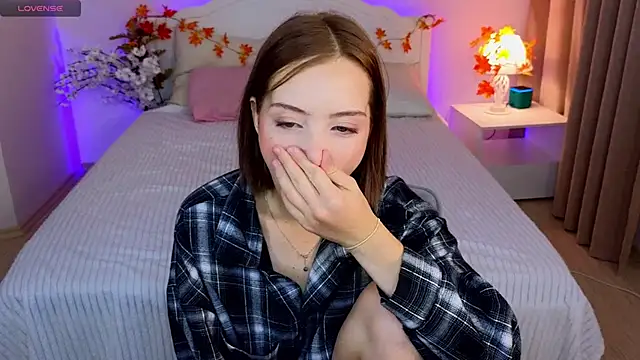 Snapshot of LumMina chatting on September 27, 10:21 am LumMina online show from September 27, 10:21 am