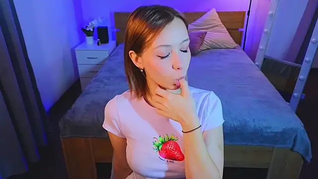 Snapshot of LumMina chatting on December 3, 1:10 pm LumMina online show from December 3, 1:10 pm