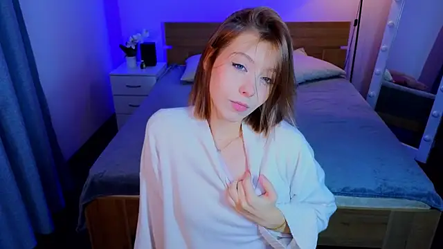 Snapshot of LumMina chatting on December 4, 10:03 am LumMina online show from December 4, 10:03 am