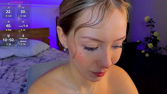 LumMina online show from April 14, 2:27 am