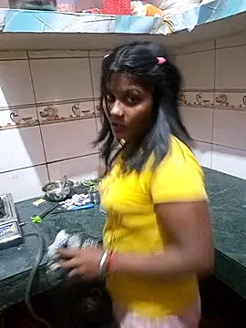 Rashmi Pathak online show from November 10, 4:06 am