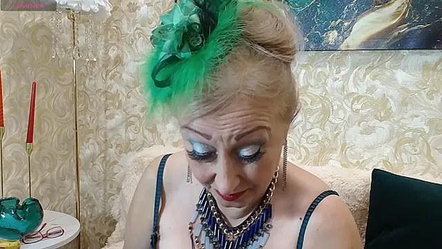  Sara  Smith  online show from October 29, 7:07 am