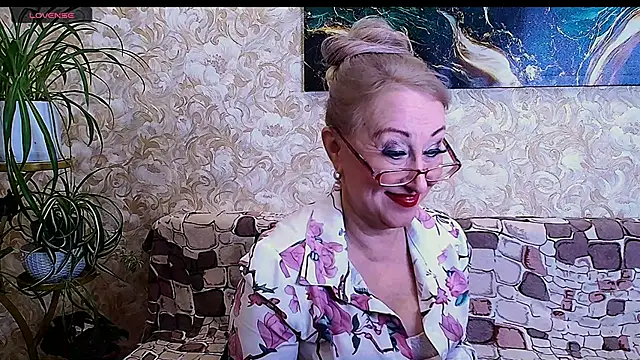  Sara  Smith  online show from March 3, 10:44 am