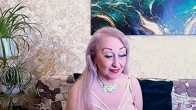  Sara  Smith  online show from March 7, 11:27 am